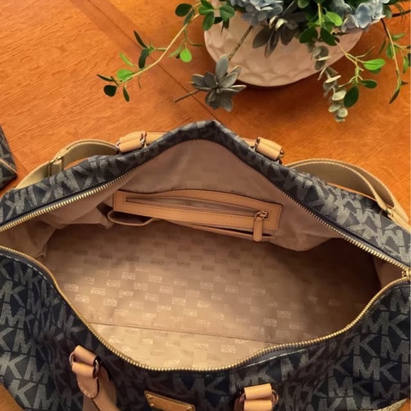 MK 2 Piece Luggage - Picture 3 of 3